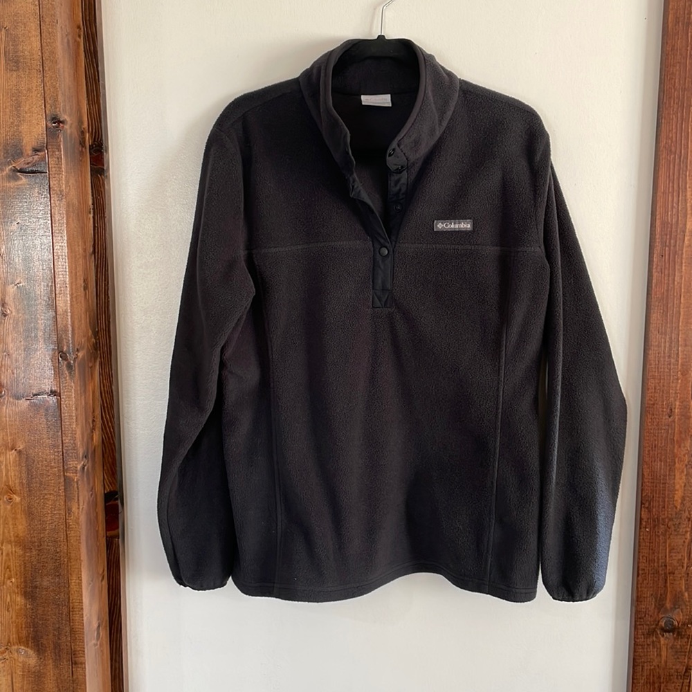 Women’s Columbia pullover. Size XL. In gently Used Condition.
